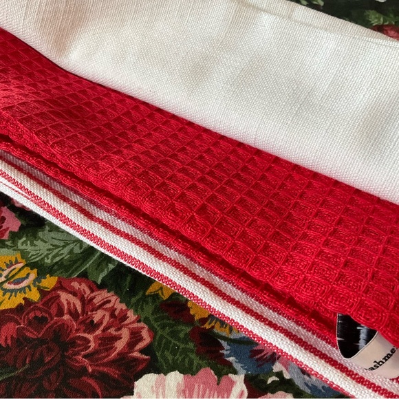 CUPCAKES & CASHMERE Kitchen Towel Set of 4 Valentine’s Day Love Theme Red Cream - Picture 3 of 7